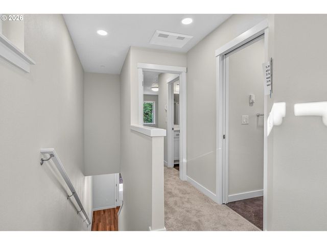 9263 E Burnside St, Portland, OR 97216