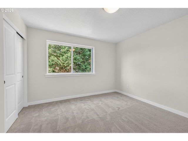 9263 E Burnside St, Portland, OR 97216