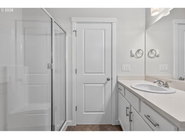 9263 E Burnside St, Portland, OR 97216