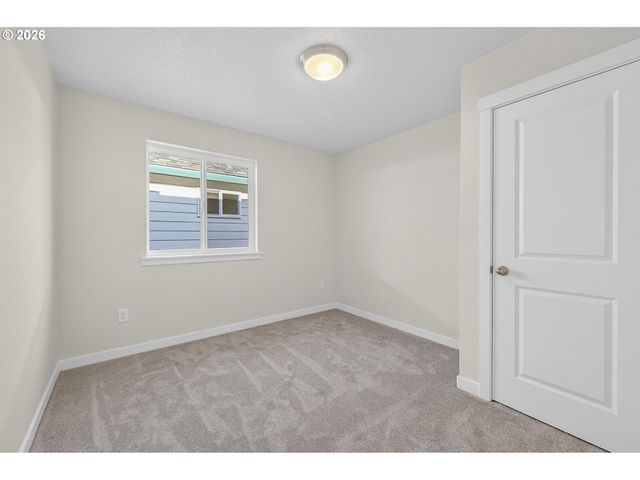 9263 E Burnside St, Portland, OR 97216