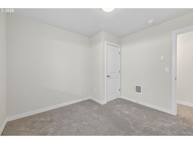 9263 E Burnside St, Portland, OR 97216