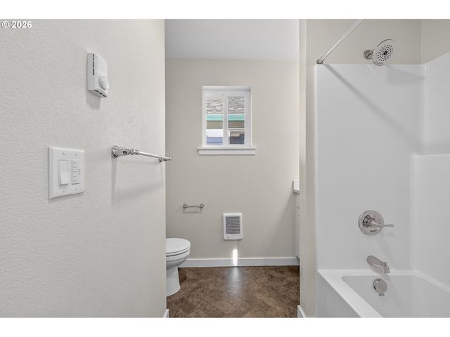 9263 E Burnside St, Portland, OR 97216