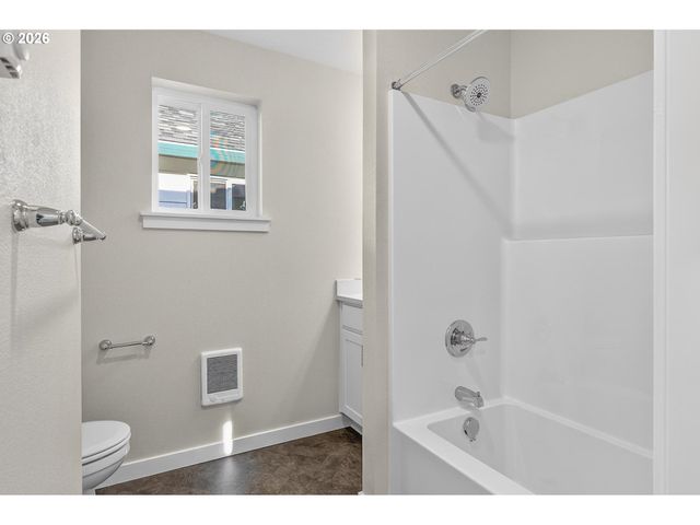 9263 E Burnside St, Portland, OR 97216