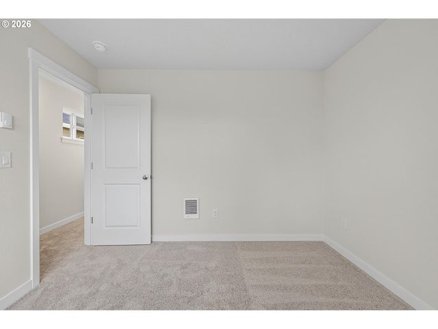 9263 E Burnside St, Portland, OR 97216