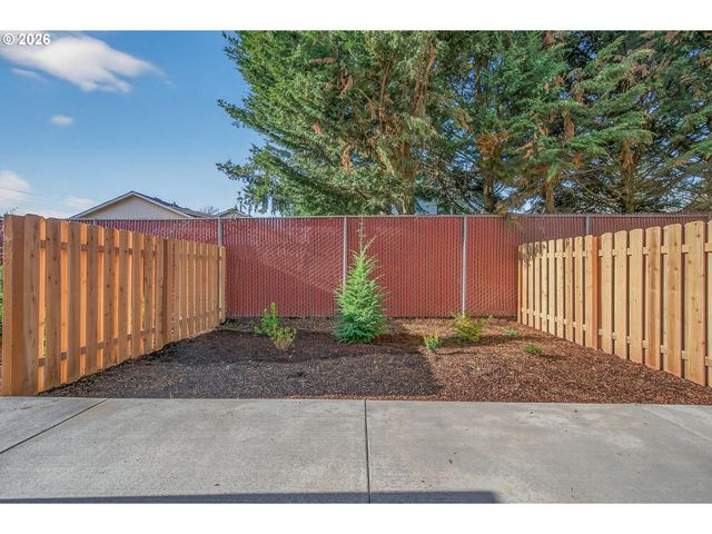 9263 E Burnside St, Portland, OR 97216