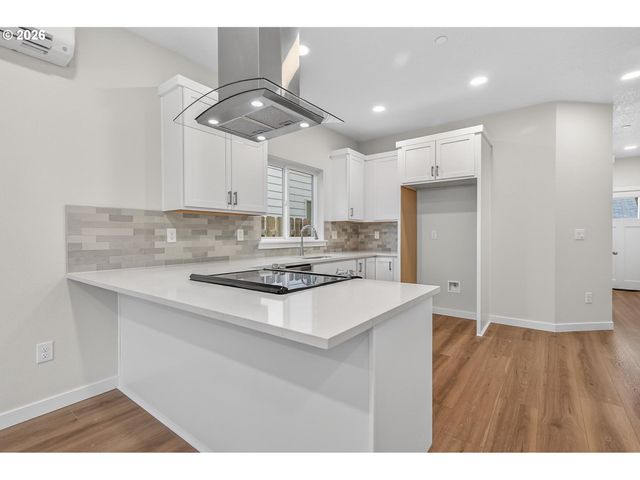 9263 E Burnside St, Portland, OR 97216