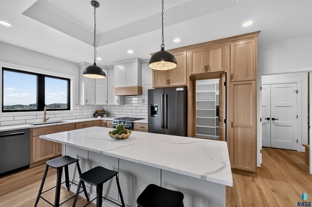 6505 E Fieldview St Street, Sioux Falls, SD 57110