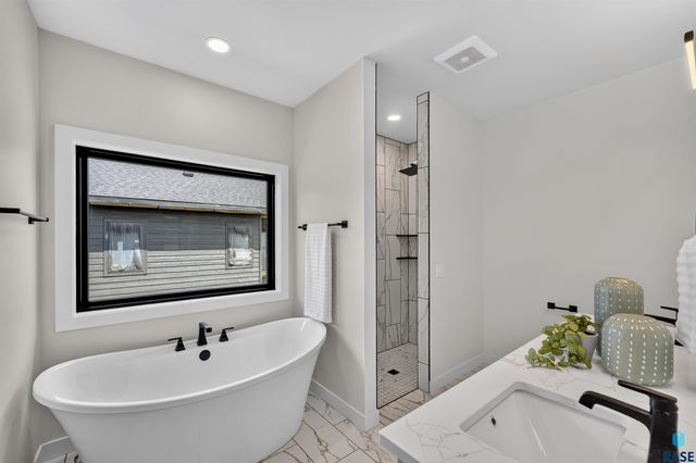 6505 E Fieldview St Street, Sioux Falls, SD 57110