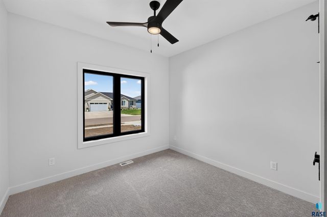 6505 E Fieldview St Street, Sioux Falls, SD 57110