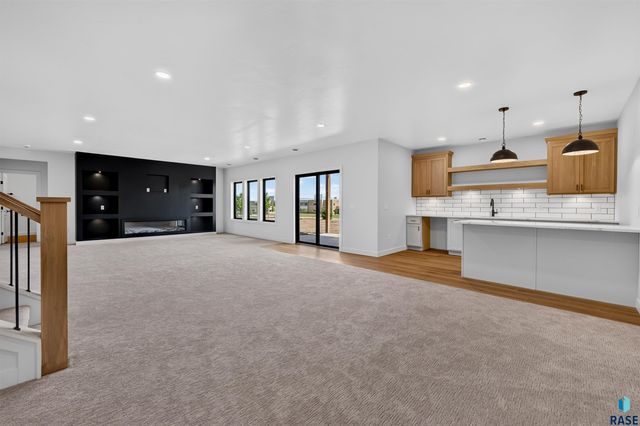 6505 E Fieldview St Street, Sioux Falls, SD 57110