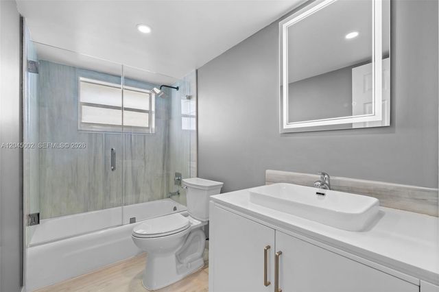 4000 NE 169th St 607, North Miami Beach, FL 33160
