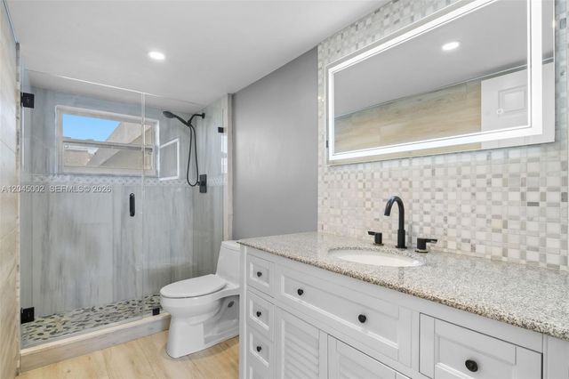 4000 NE 169th St 607, North Miami Beach, FL 33160