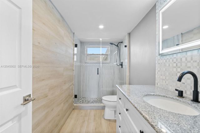 4000 NE 169th St 607, North Miami Beach, FL 33160