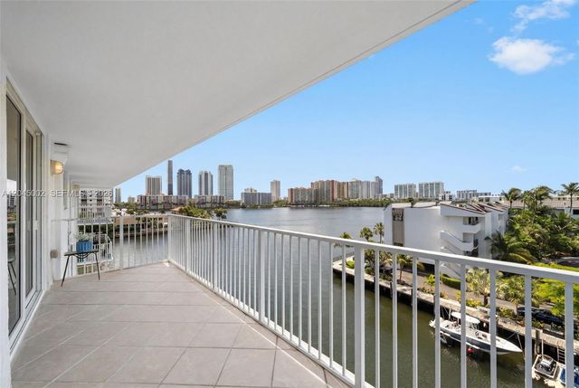 4000 NE 169th St 607, North Miami Beach, FL 33160