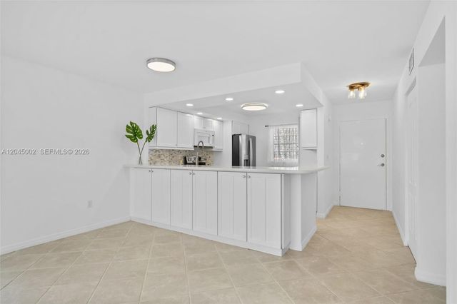 4000 NE 169th St 607, North Miami Beach, FL 33160