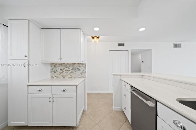 4000 NE 169th St 607, North Miami Beach, FL 33160