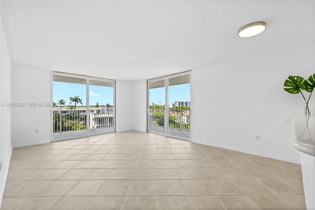 4000 NE 169th St 607, North Miami Beach, FL 33160