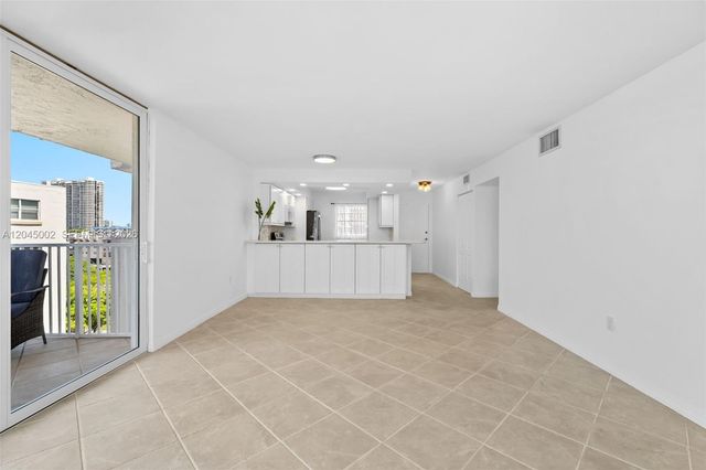 4000 NE 169th St 607, North Miami Beach, FL 33160