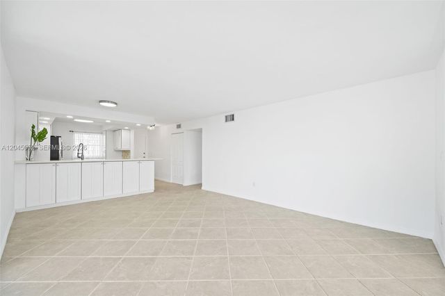 4000 NE 169th St 607, North Miami Beach, FL 33160
