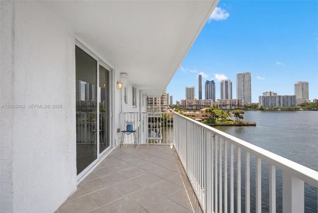 4000 NE 169th St 607, North Miami Beach, FL 33160