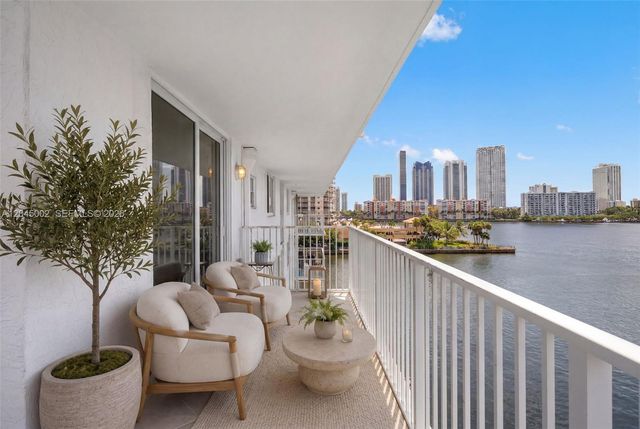 4000 NE 169th St 607, North Miami Beach, FL 33160