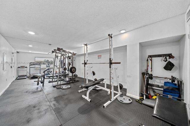 4000 NE 169th St 607, North Miami Beach, FL 33160