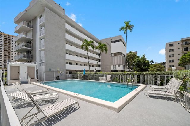 4000 NE 169th St 607, North Miami Beach, FL 33160