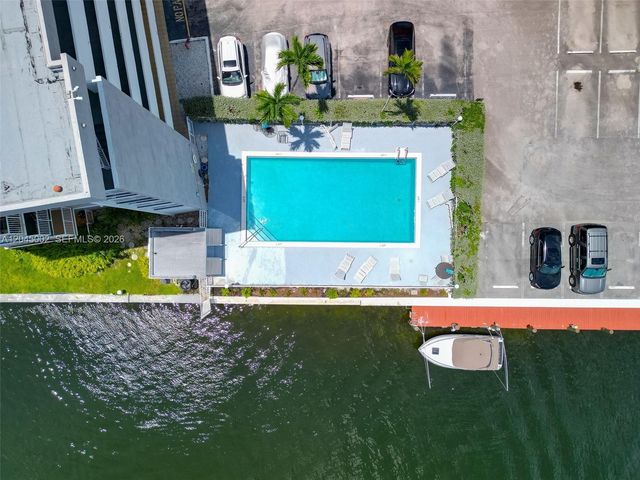 4000 NE 169th St 607, North Miami Beach, FL 33160