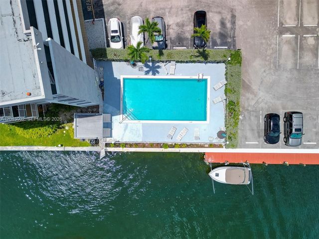 4000 NE 169th St 607, North Miami Beach, FL 33160