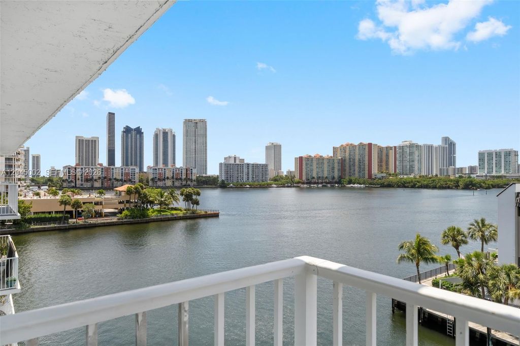4000 NE 169th St 607, North Miami Beach, FL 33160