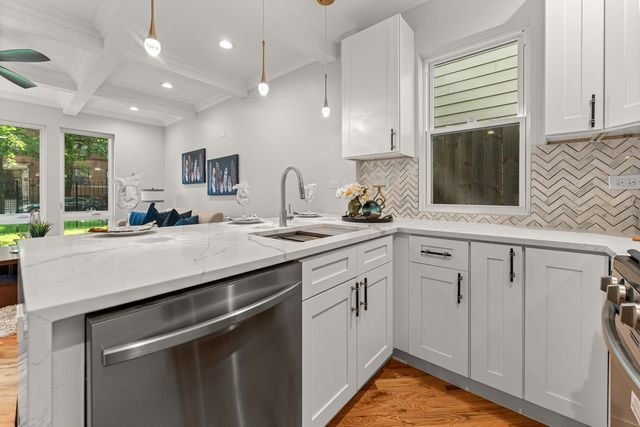 6150 S Saint Lawrence Avenue, Chicago, IL 60637
