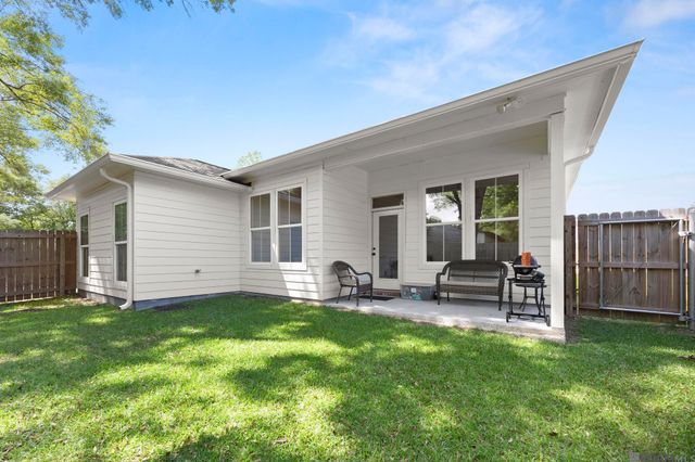 10782 Sage Dr, Walker, LA 70785