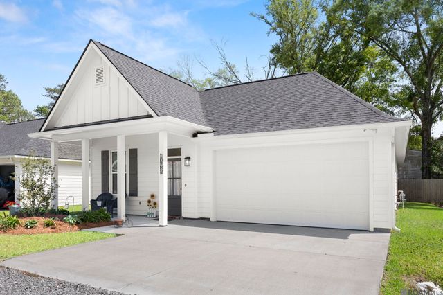 10782 Sage Dr, Walker, LA 70785