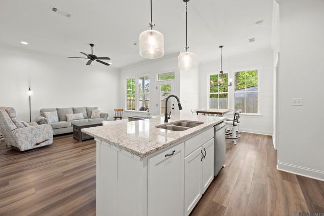 10782 Sage Dr, Walker, LA 70785