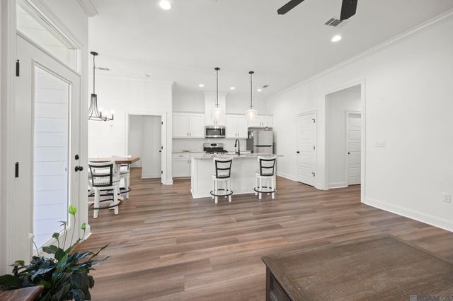 10782 Sage Dr, Walker, LA 70785