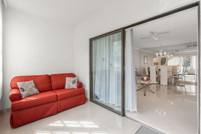 4191 NW 41st Street 214, Lauderdale Lakes, FL 33319