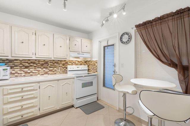 4191 NW 41st Street 214, Lauderdale Lakes, FL 33319