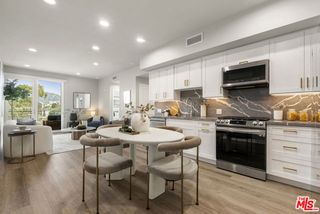 7428 Santa Monica Boulevard 301, West Hollywood, CA 90046