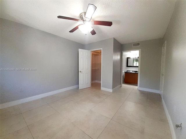 8407 Coral Lake Mnr 8407, Coral Springs, FL 33065