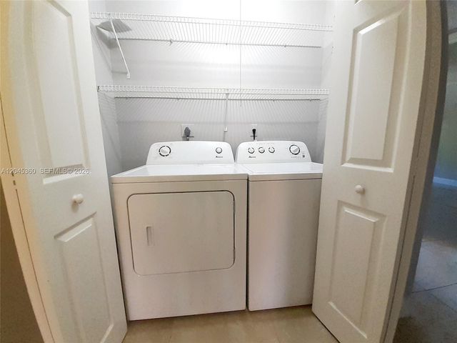 8407 Coral Lake Mnr 8407, Coral Springs, FL 33065