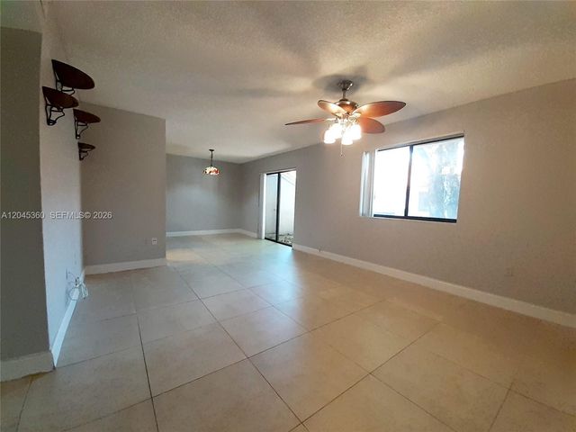 8407 Coral Lake Mnr 8407, Coral Springs, FL 33065