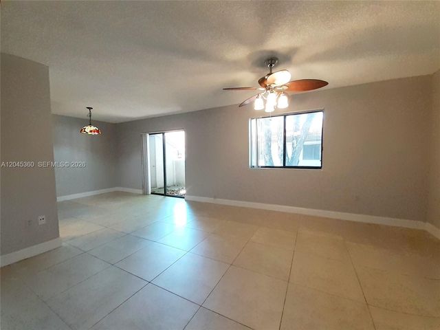 8407 Coral Lake Mnr 8407, Coral Springs, FL 33065