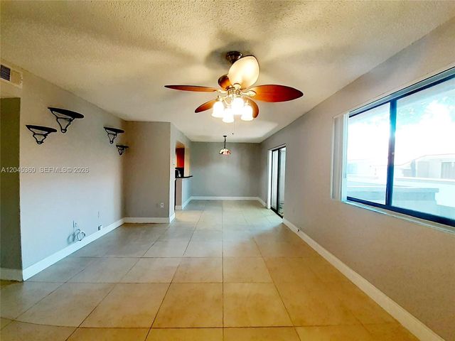 8407 Coral Lake Mnr 8407, Coral Springs, FL 33065