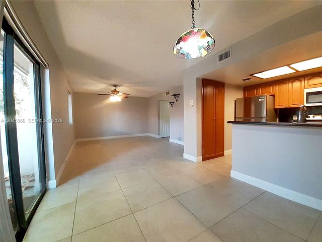 8407 Coral Lake Mnr 8407, Coral Springs, FL 33065