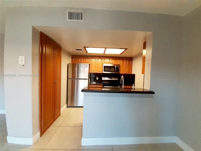 8407 Coral Lake Mnr 8407, Coral Springs, FL 33065