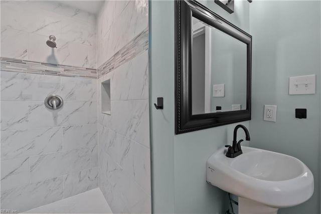 152 Mann DR, Chesapeake, VA 23322