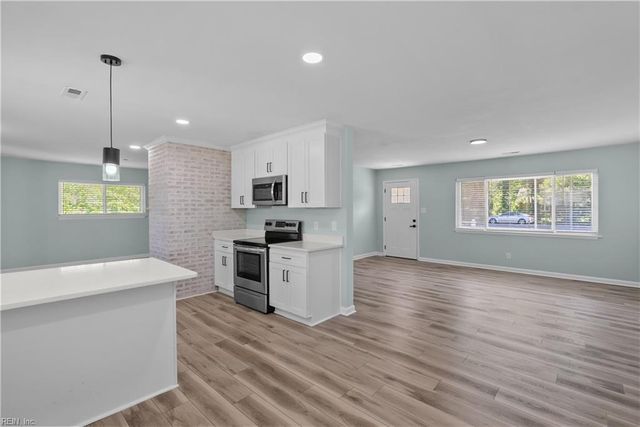 152 Mann DR, Chesapeake, VA 23322