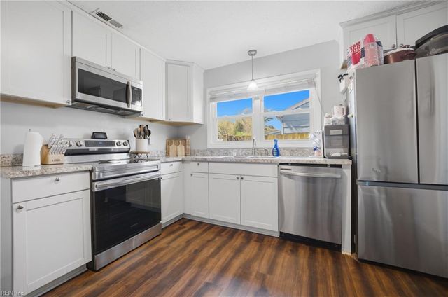 7 Ambrose LN, Hampton, VA 23663