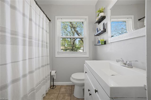 7 Ambrose LN, Hampton, VA 23663