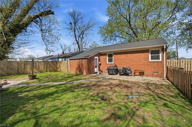 7 Ambrose LN, Hampton, VA 23663